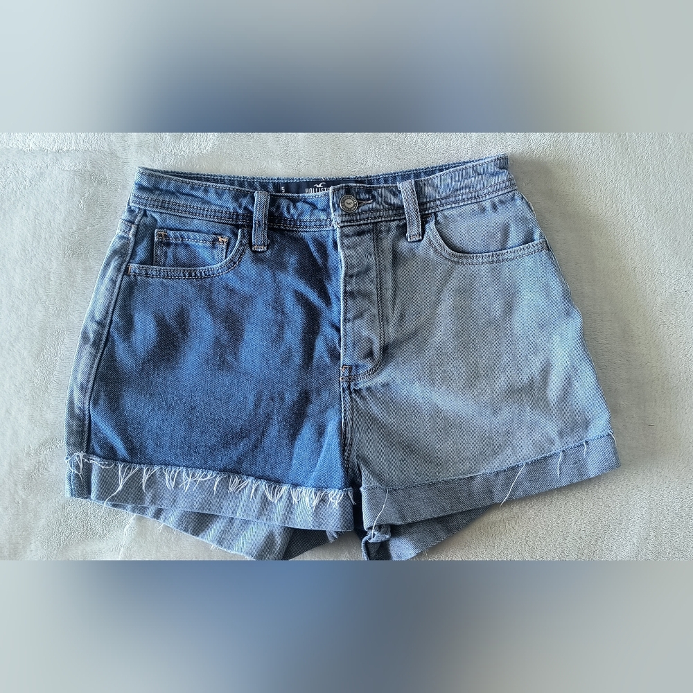 Hollister Ultra High-Rise Mom Shorts Women 27 Blue Two Tone Denim Cuffed Raw Hem